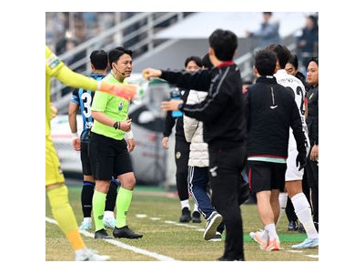 주심 부상으로 경기 중단 인천 유나이티드 vs FC서울 개막전
