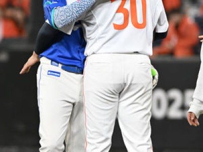 디아즈 vs 폰세 경기 중 팬들 사이에서 큰 논란 발생