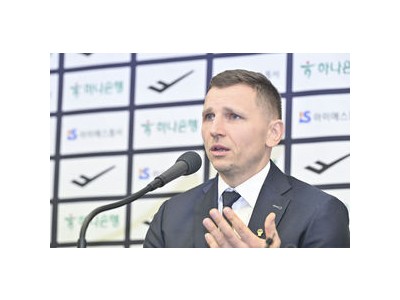 니콜라스 마줄스 감독 데뷔전부터 실력 부족 논란